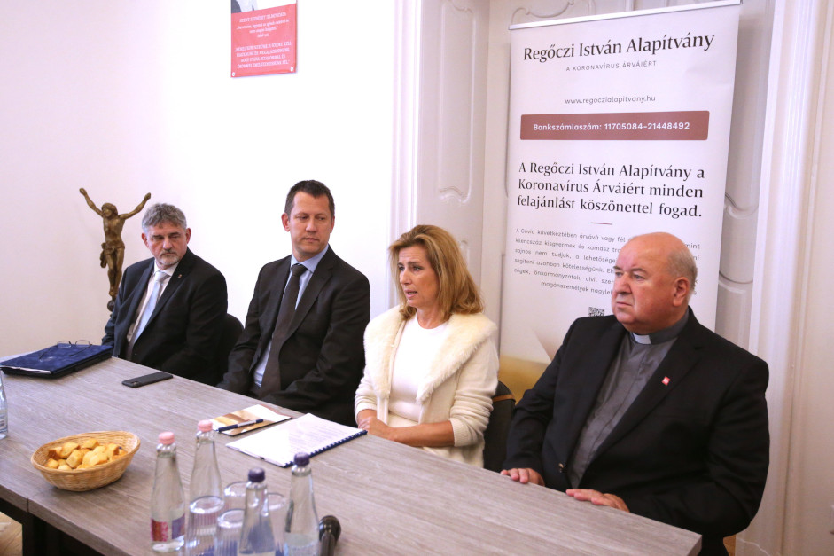 First Lady Encourages Supporting Hungarian Foundation for Covid Orphans
