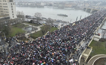 CÖF Holds Peace March in Budapest to Mark 1956 Anniversary