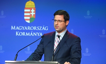 Those Who Refuse Vaccine Put Peoples Lives at Risk, Says Hungarian PM's Chief of Staff