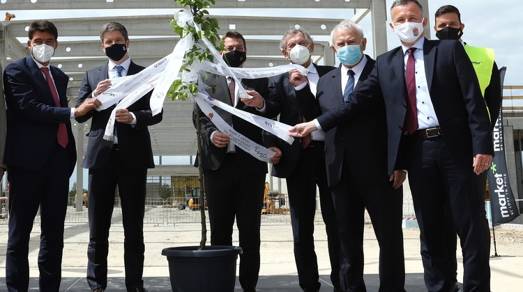 HUF 1.2 Billion in EU Funding Flies to Gyula for Airbus Plant in S.E. Hungary