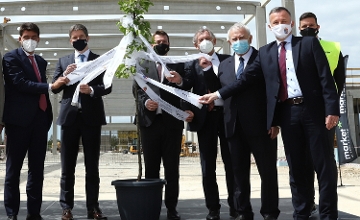 HUF 1.2 Billion in EU Funding Flies to Gyula for Airbus Plant in S.E. Hungary