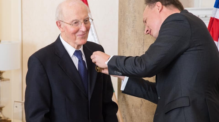 British Literary Translator Len Rix Gets Hungarian State Award