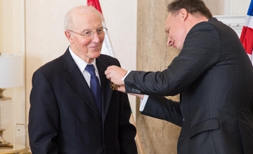 British Literary Translator Len Rix Gets Hungarian State Award