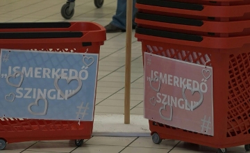 Watch: 'Singles' Shopping Baskets – A Valentine's Day Hit In Hungary