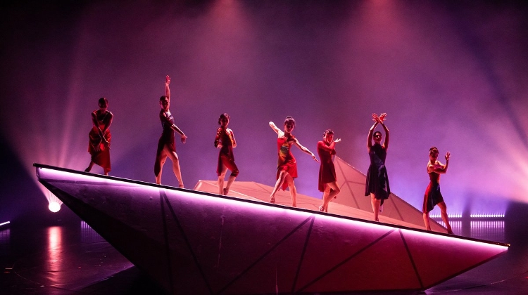 Tout Rouge, Eiffel Art Studios, 8 May