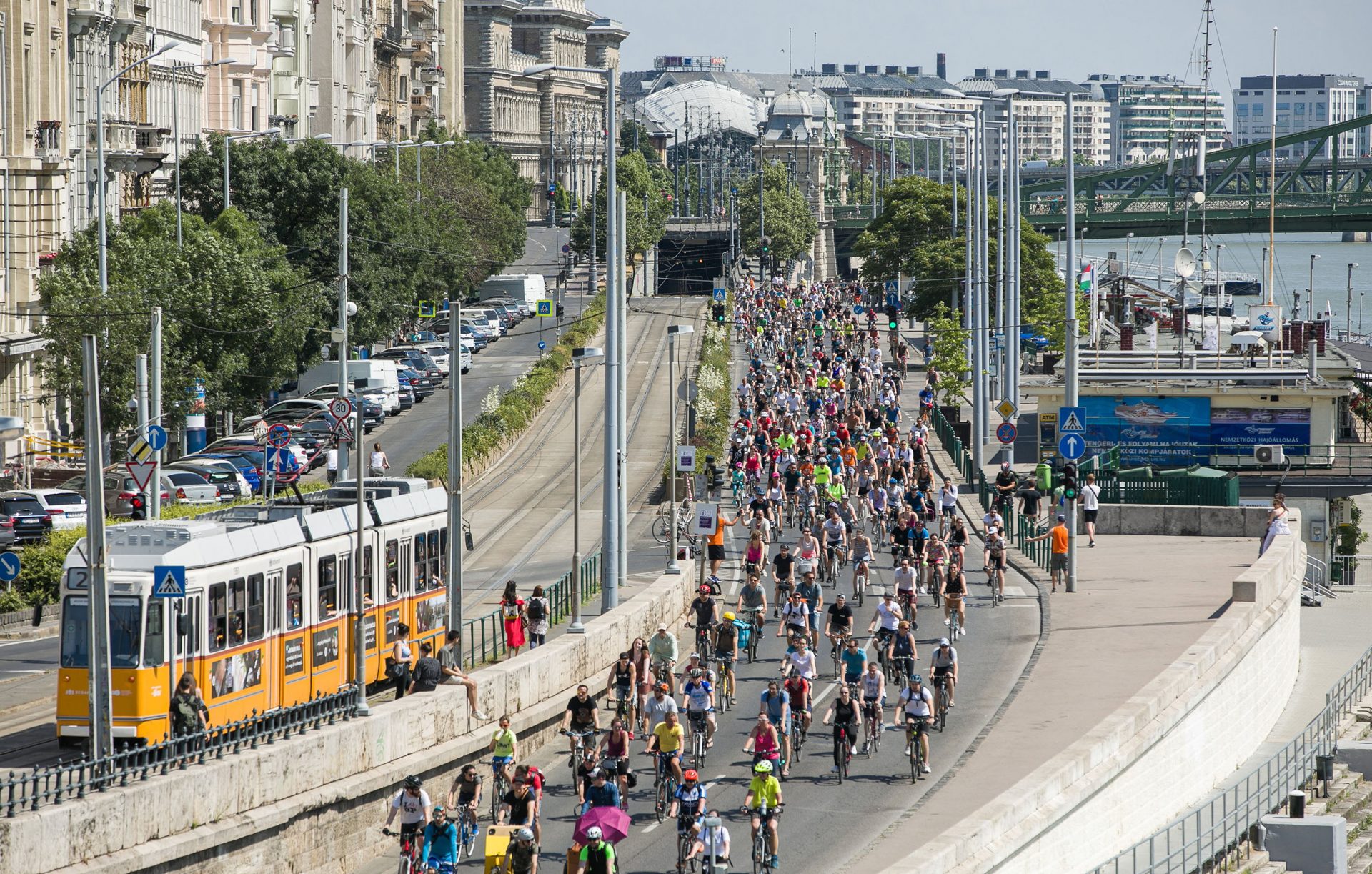 Watch: 'I Bike Budapest' Draws 15,000 Cyclists