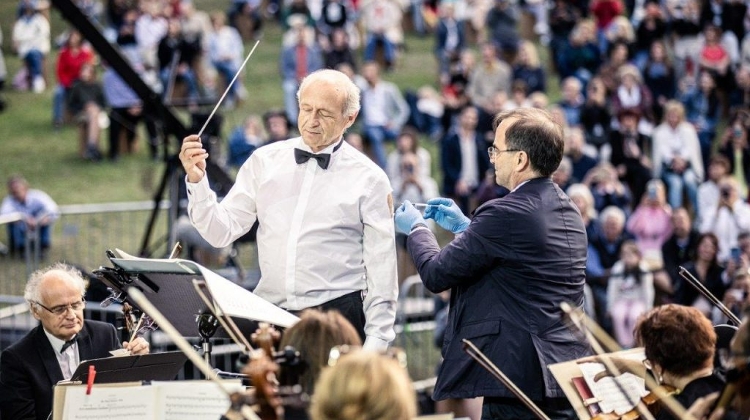 Watch: Hungarian Conductor Receives Covid Jab While Performing to Promote Vaccination
