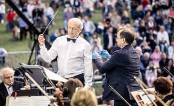Watch: Hungarian Conductor Receives Covid Jab While Performing to Promote Vaccination