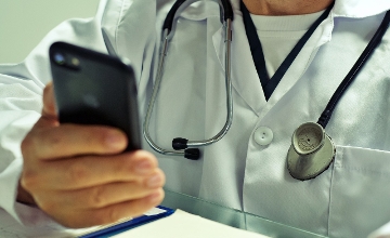 Head Doctors Arrested in Budapest Hospital Bribery Case