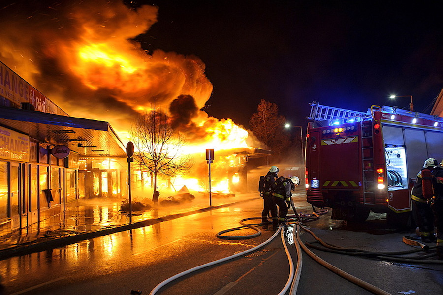 Watch: Fire Destroys Spar Shop In Szentendre Hungary