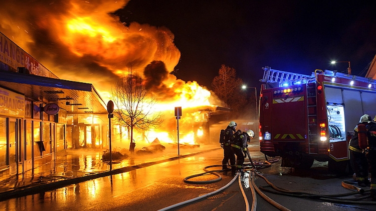 Watch: Fire Destroys Spar Shop In Szentendre Hungary