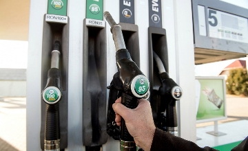 Hungarian Cabinet Caps Petrol Prices