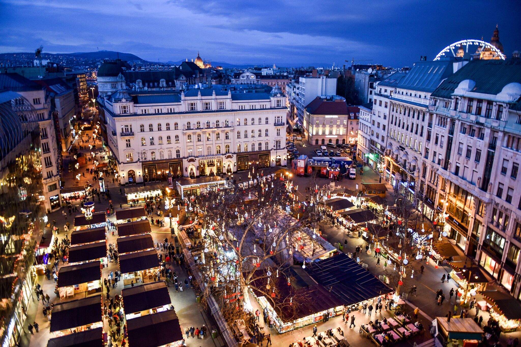 World-Famous Vörösmarty Square Advent Market Opens in Budapest