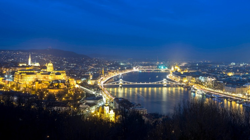 Decorative Lighting in Budapest will be Switched Off Earlier to Save Energy