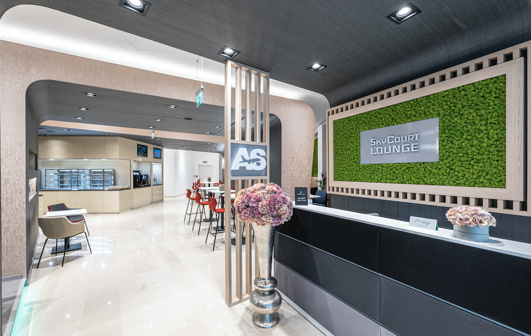 Refurbished SkyCourt Lounge Opens at Budapest Airport