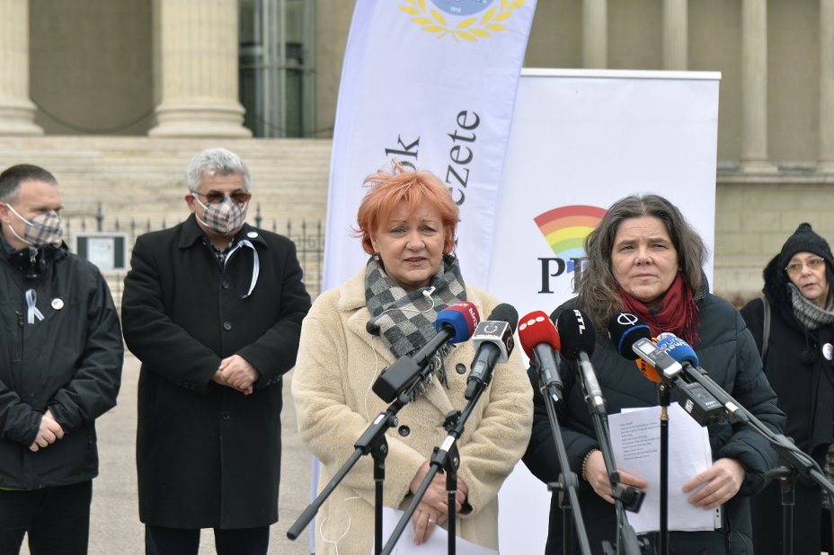 Hungarian Opinion: Teachers Launch Warning-Strike
