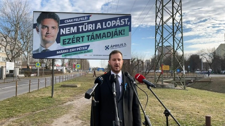 Billboards Call Attention to Orbán’s Unwillingness to Debate Péter Márki-Zay