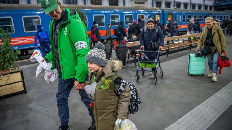Watch: Hungarians Take in 10,000+ Ukrainian Refugees
