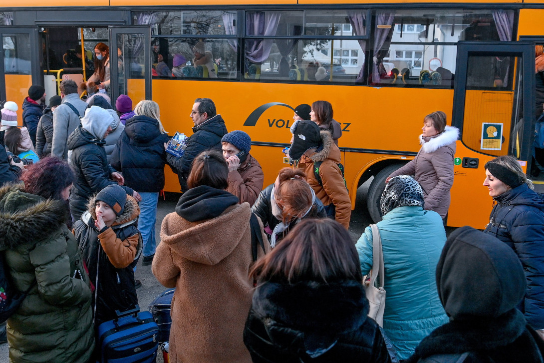 Risk of 'Prostitution, Grooming & Exploitation' for Ukraine Refugees at Hungarian Border