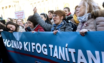 Watch: Teachers Hold Demonstration in Budapest Watch: Teachers Hold Demonstration in Budapest