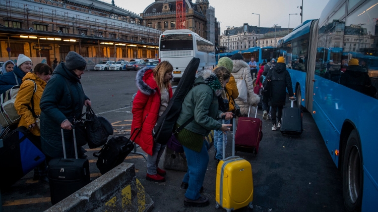 Ukraine Crisis 3,000 Refugees Arriving in Budapest Daily