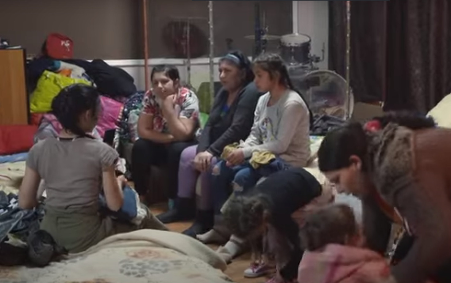Watch: Hungarian Pastor Opens Church Room for Roma Refugees