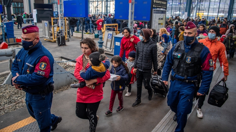 Refugees Begin to Arrive in Budapest