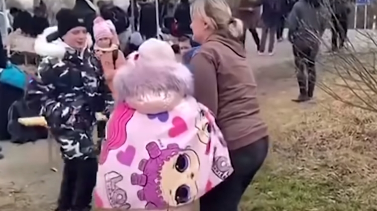 Watch: Heartwarming Moment - Mother & Kids Reunite at Hungary-Ukraine Border
