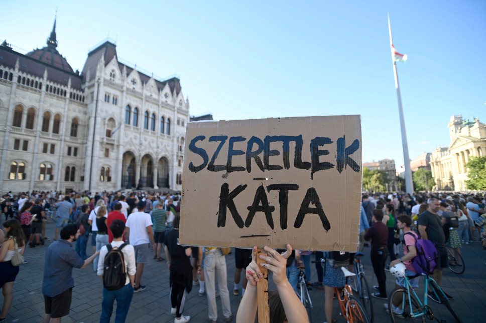 New Protest Held at Parliament Against KATA Changes in Hungary