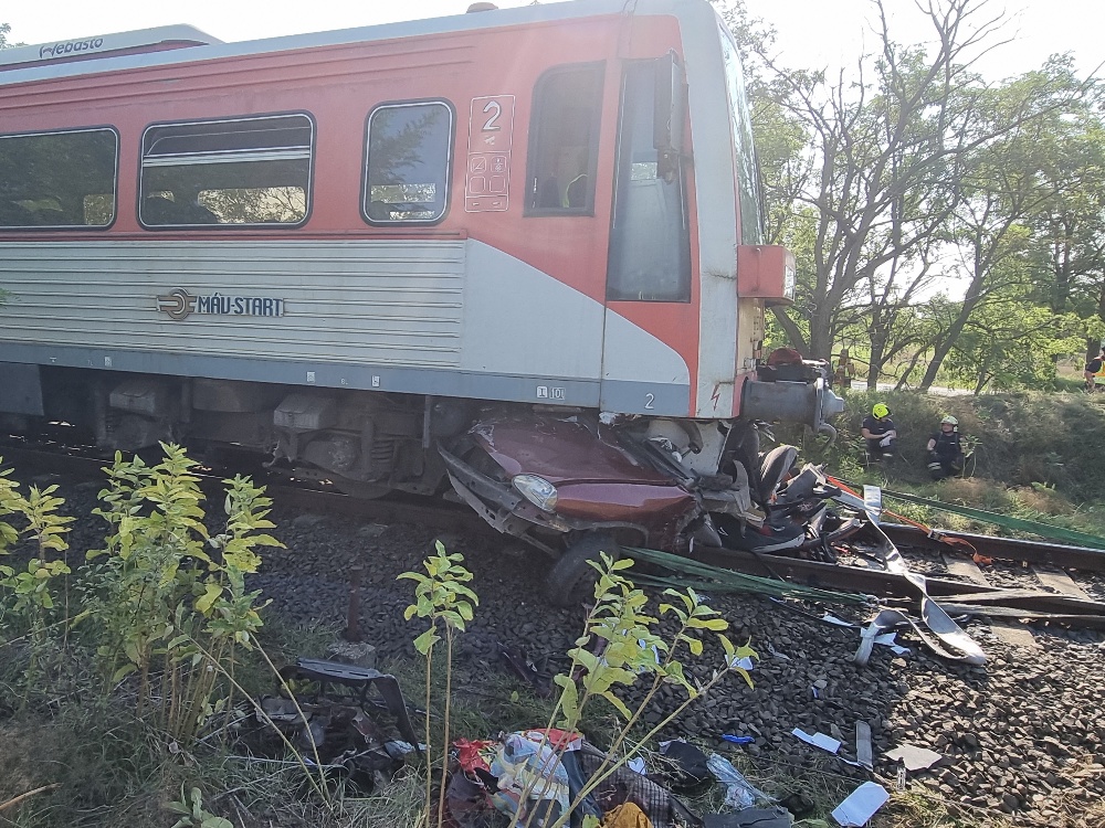 Seven Dead After Train Crashes Into Car in S Hungary Railway Crossing