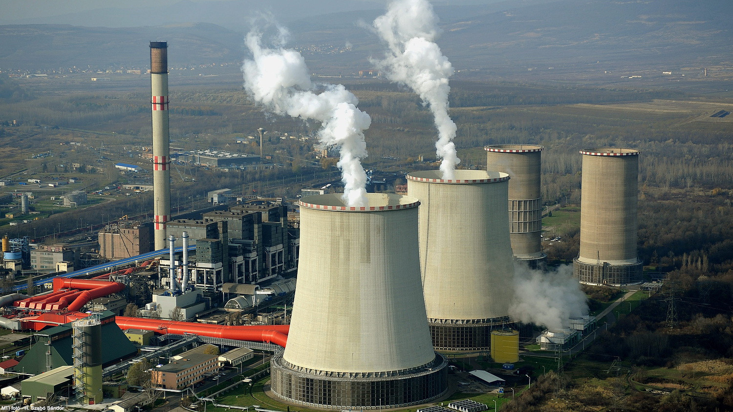 Power Plant Shuts Down in Hungary for 'Unknown Reasons'