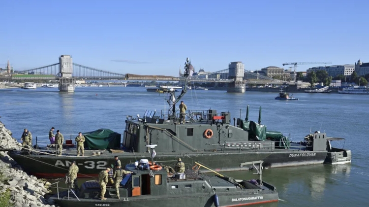 Big Soviet Bomb Found by Danube Divers in Central Budapest