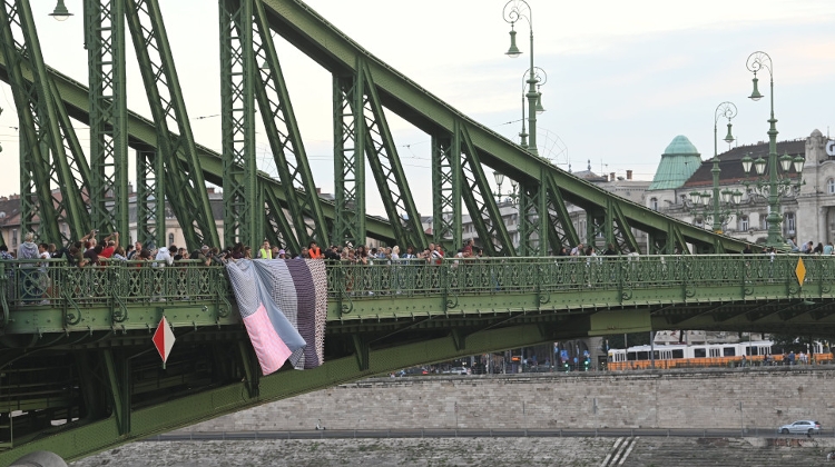 Watch: “Students for Teachers” Protest in Budapest Attracts Thousands - inc Mayor