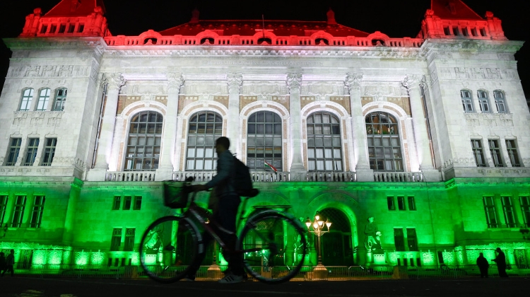 Hungarian Opinion: Weeklies on the Anniversary of the 1956 Revolution