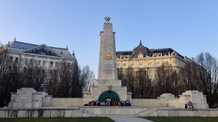 Should Soviet Monument Be Removed From Budapest's Liberty Square?