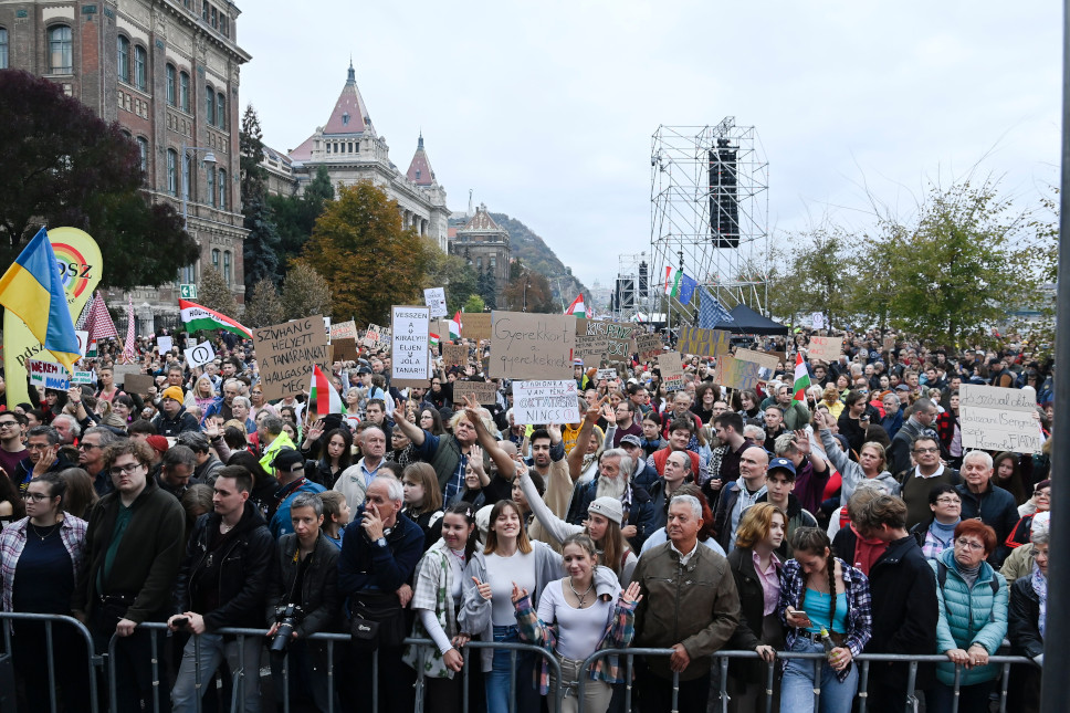 Watch: Tens of Thousands of Protestors in Budapest March for Education On October 23 National Holiday
