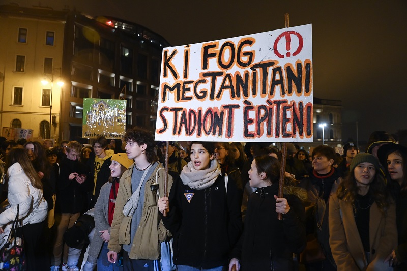 Teachers Organise Fresh Mass Protest in Budapest