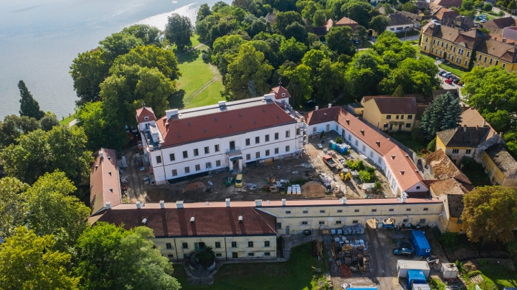 Watch: Hungarian Palaces & Castles Attract Record Visitors