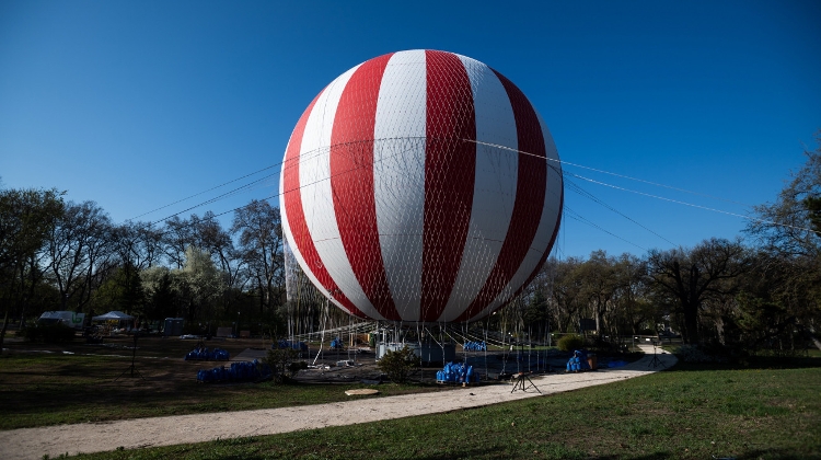 Panoramic Air Balloon in Budapest City Park - XpatLoop.com