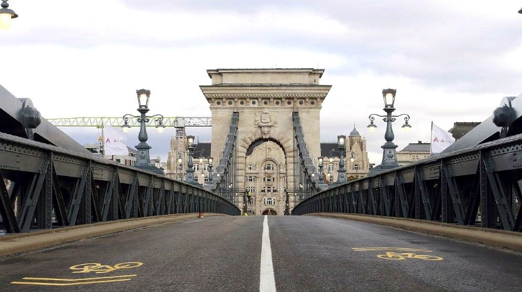 Should Budapest's Chain Bridge Remain Car-Free After Revamp Complete?