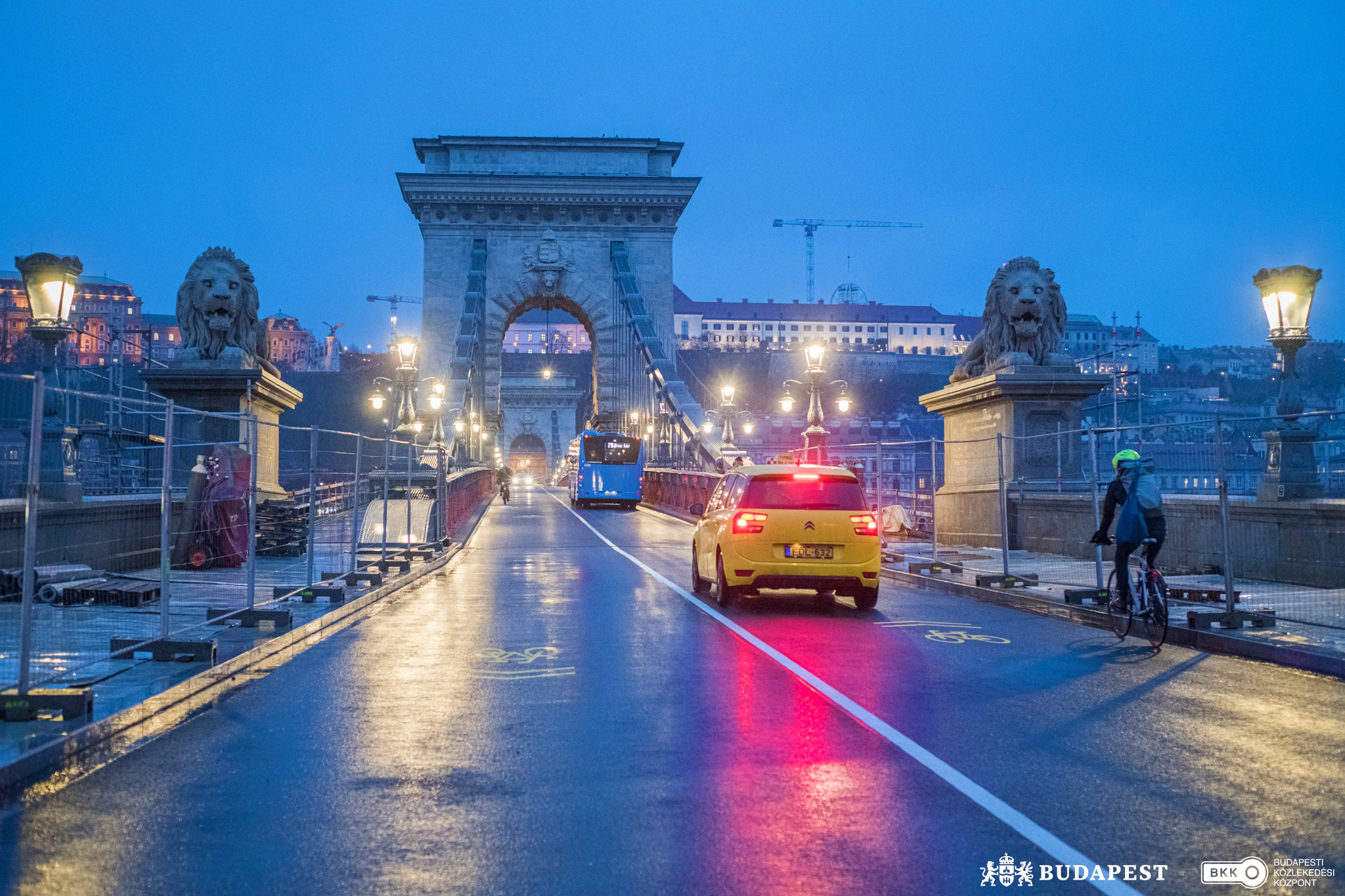 Mayor Thanks Many - inc Gov't - While Reopening Budapest's Chain Bridge