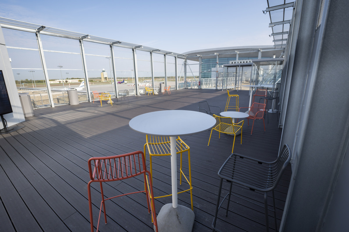 Budapest Airport Opens Smokers’ Terrace in Transit Area of Terminal 2B