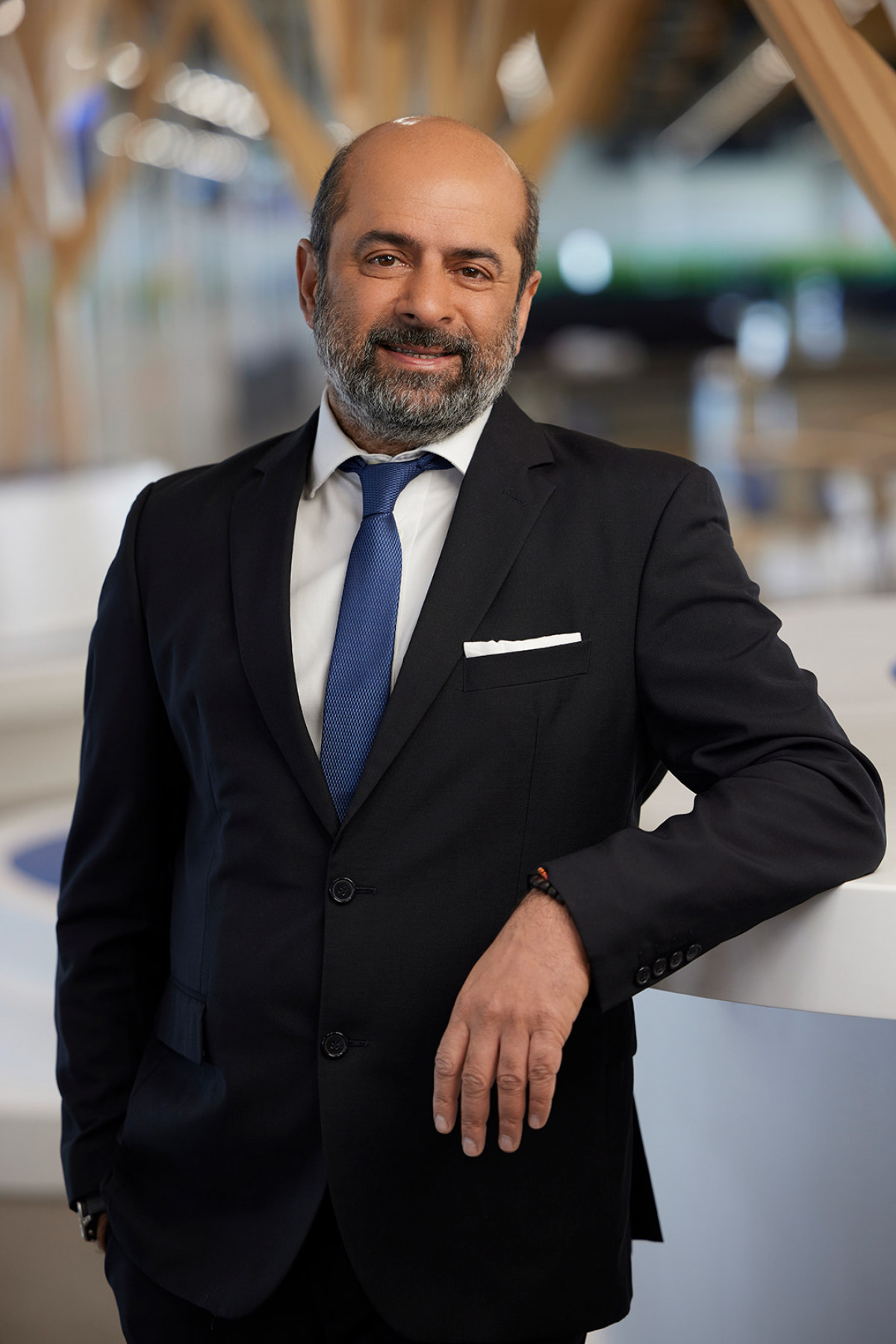 New CEO of Budapest Airport from May is Popular Expat Kam Jandu