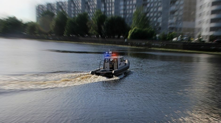To Escape Security a Thief Jumped Into Danube & Was 'Rescued' by Water Police