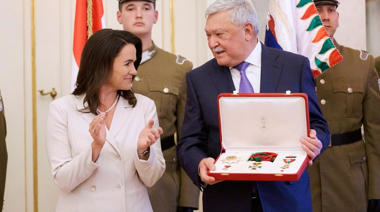 Highest Honor: Billionaire Banker Csányi Decorated with Hungarian Order of St Stephen by President Novák