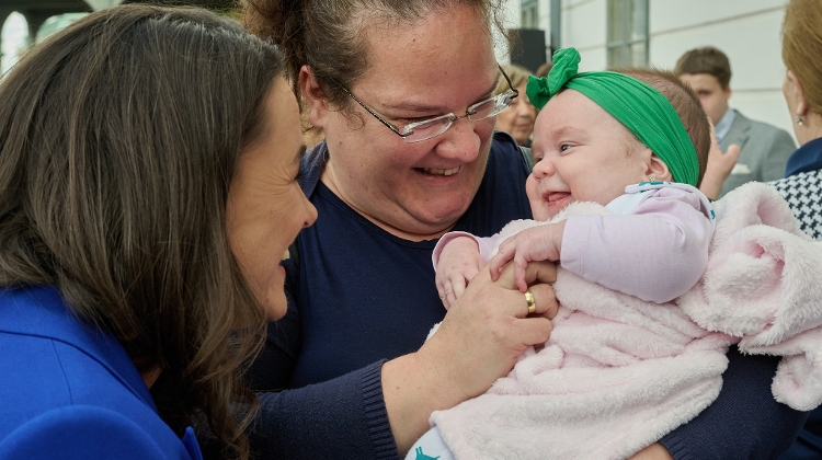 New Survey: 45% of Hungarians Don't Know Novak is President