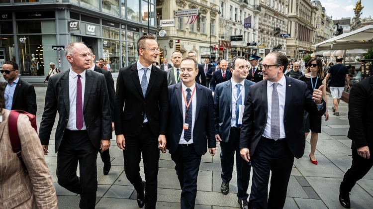 "Disappointing”: Issues Solved for Only 1 of 3 Restricted Border Crossings Between Hungary & Austria