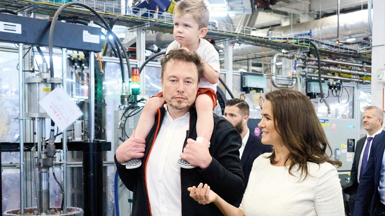 Watch: President Novák Meets Elon Musk and His Boy