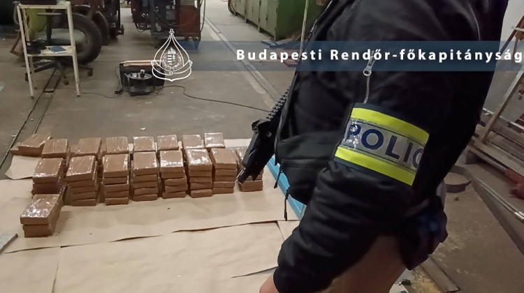 Watch: Massive Drugs Bust In South Budapest Nets HUF 23 Billion Worth of "Highly Pure" Cocaine