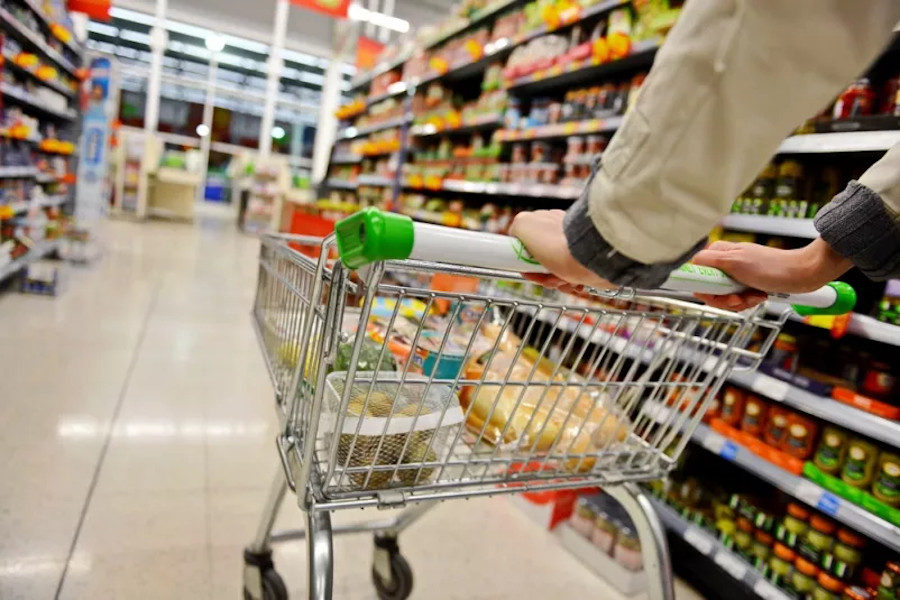 Mandatory Supermarket Food Discounts in Hungary Extended Until Next June